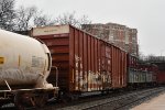 560933